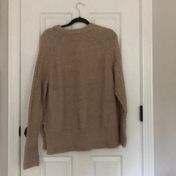 H&M oversized sweater. Tan color. Size Medium - Picture 3 of 4